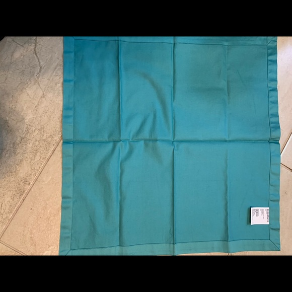 NEW Crate and Barrel 4 dinner napkins - Picture 4 of 6